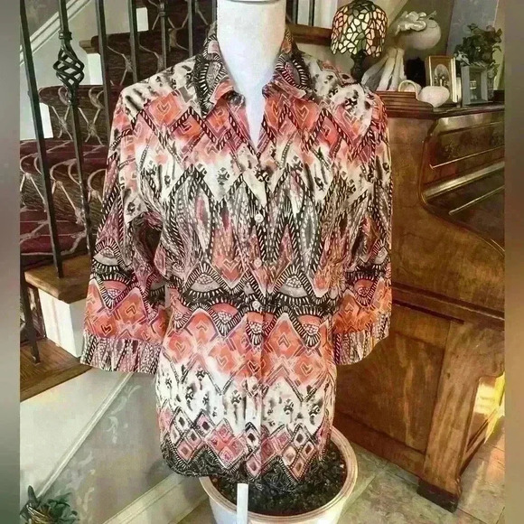 Chicos ladies size 1 blouse. Short sleeve button down excellent condition. - Picture 3 of 10